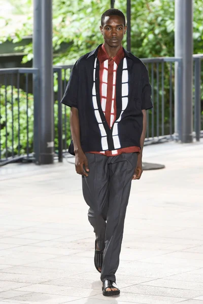 Look 32